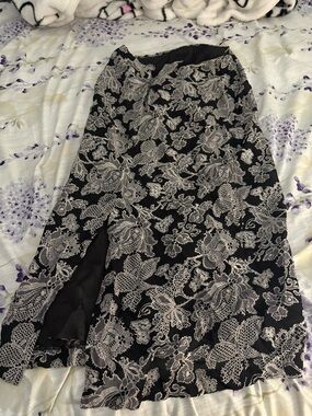Petite Sophisticate Black and White Floral Lace-Effect Maxi Skirt